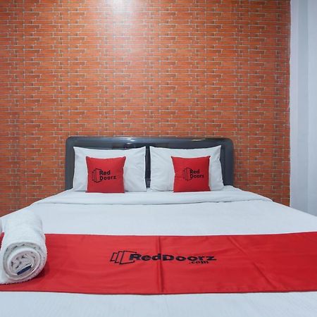 Reddoorz Plus @ Raya Sengkaling Malang Exterior photo