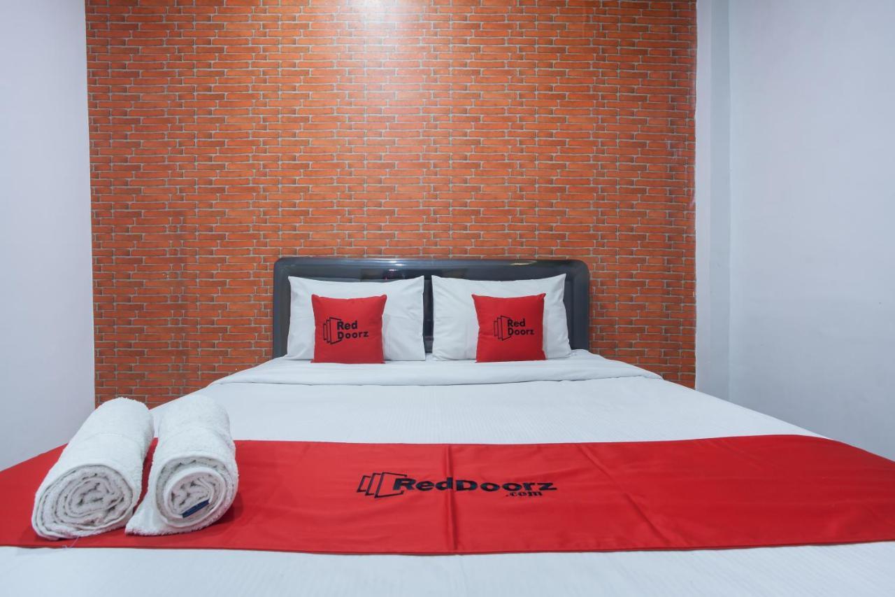 Reddoorz Plus @ Raya Sengkaling Malang Exterior photo