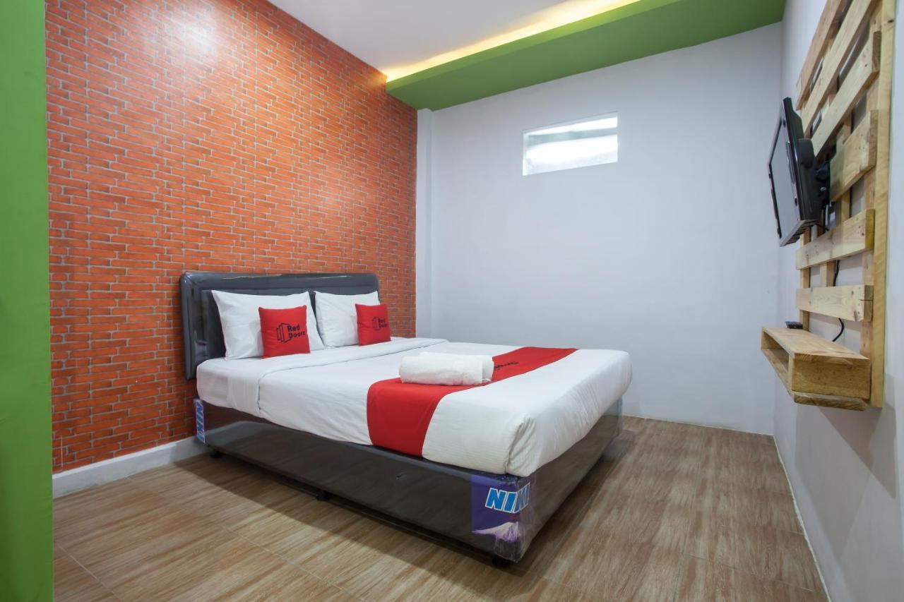 Reddoorz Plus @ Raya Sengkaling Malang Exterior photo