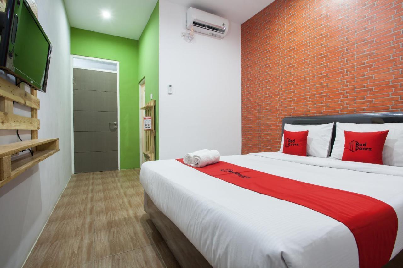 Reddoorz Plus @ Raya Sengkaling Malang Exterior photo