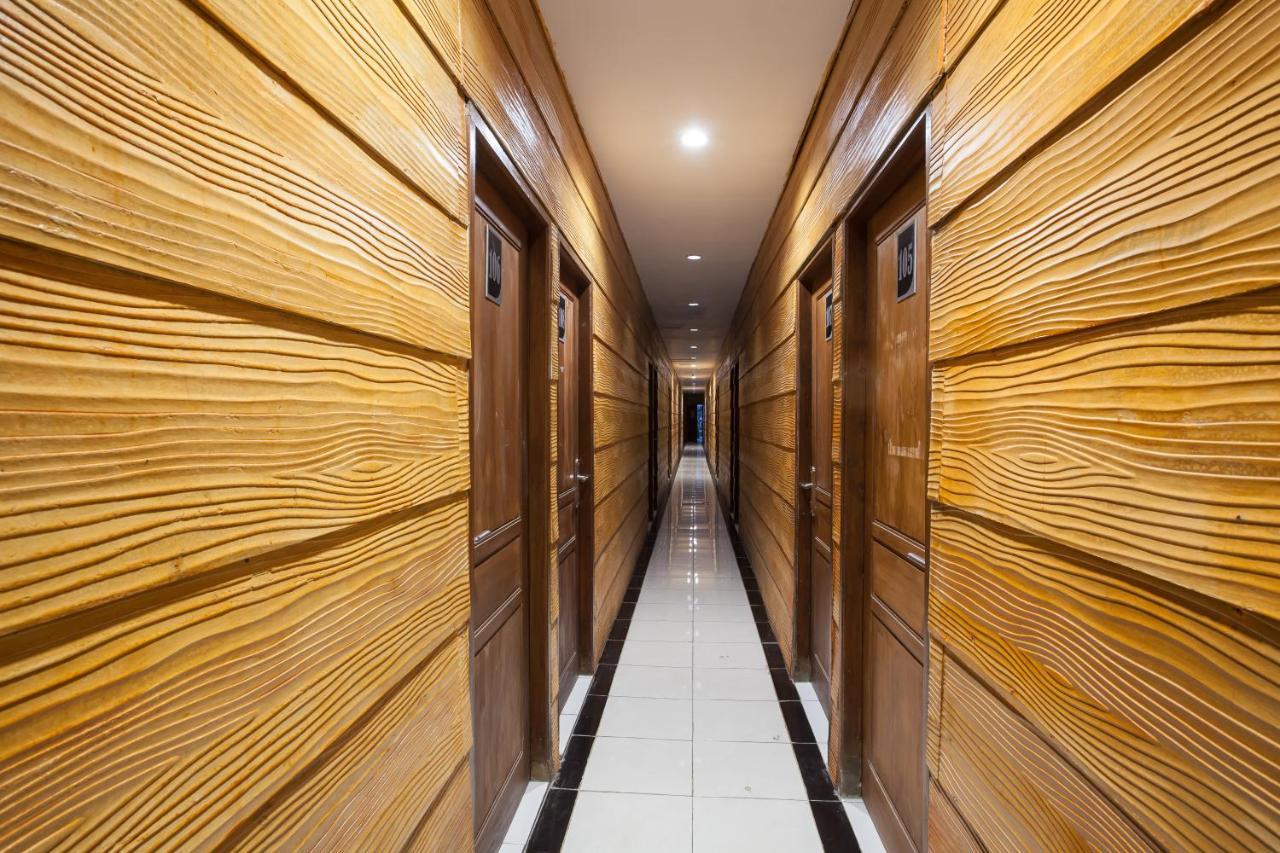 Reddoorz Plus @ Raya Sengkaling Malang Exterior photo